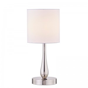 Lampa tábla beag bídeach le bailchríochnicile snasta agus lasc rocker ar líne ag an seomra aíochta