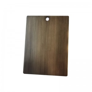 Lampa Tasc le bailchríoch bán agus teak agus a lasc rocker @ @ stáisiún oibre sa seomra aíochta