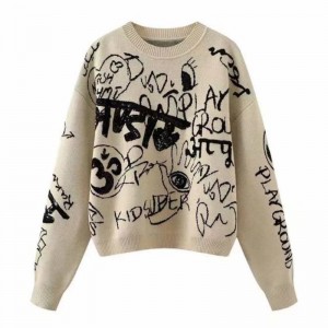 Glac le horduithe beaga ag déanamh cniotála cadáis ag déanamh geansaí fir déantúsaíochta