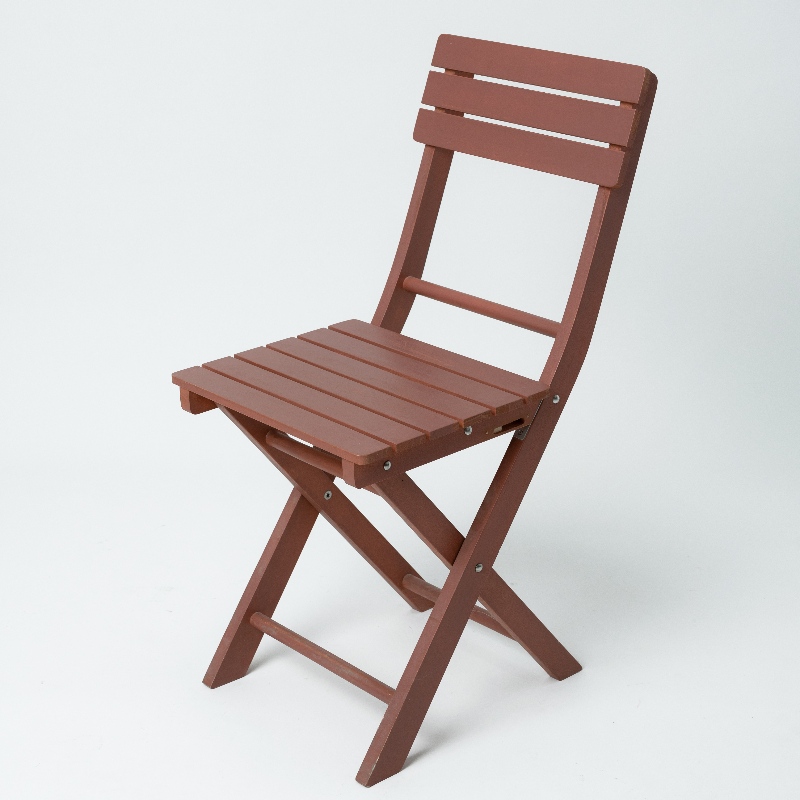 Cathaoir Adirondack fillte lasmuigh le dath difriúil
