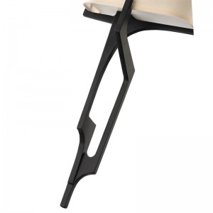 Sconce balla miotail Hyatt Hotel Hand le bailchríoch cré -umha dorcha agus scáth fabraice dronuilleogach ag an óstán tipiciúil conair