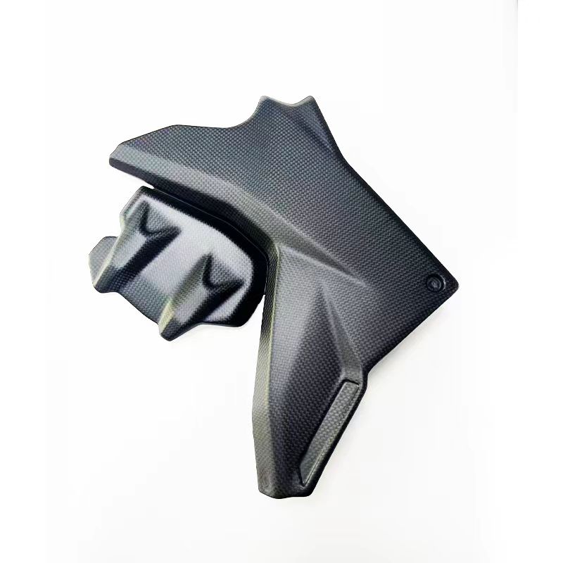 Na buntáistí agusna teorainneacha a bhaineann le polaiméirí treisithe snáithín carbóin