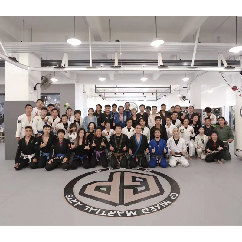 Cuirfimid roinnt trealaimh ar fáil dár gcairde freisin