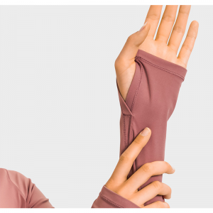 Cropped méar-cot o muineál yoga shirtd