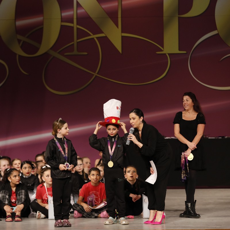 Bonn Damhsa Saincheaptha Dámhachtainí agus Bonn Bonn Comórtais