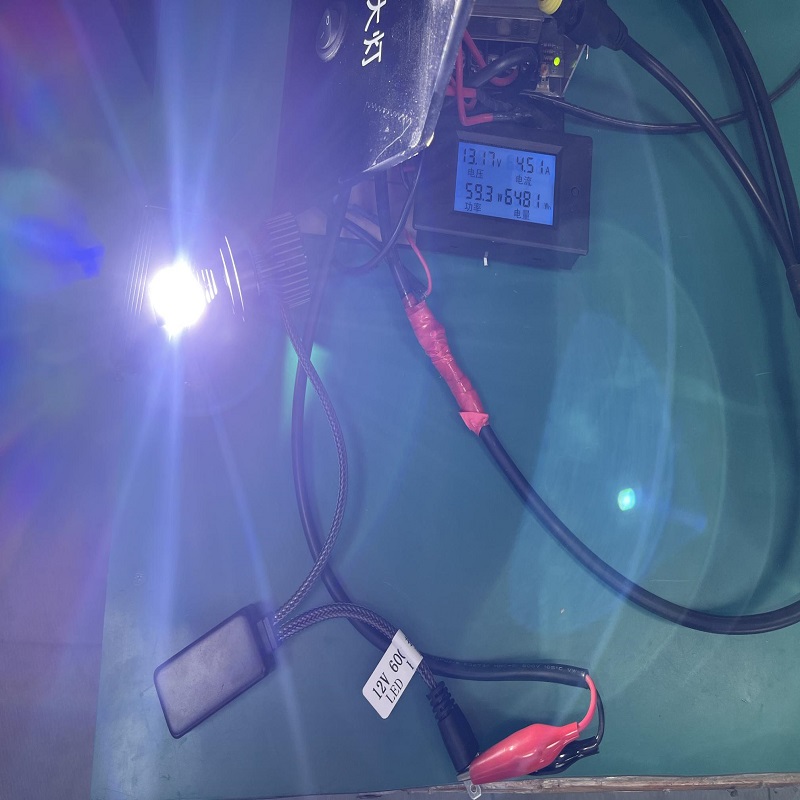 M68 Bolgáin Ceannlampa LED faoi stiúir
