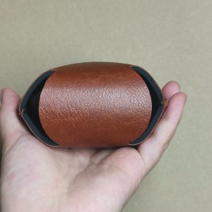 Lógó Debossed Neoprene Brown PU Leathar Is féidir le With 330 ml Pu Beer Sealbhóir Stubby Coozies Koozies