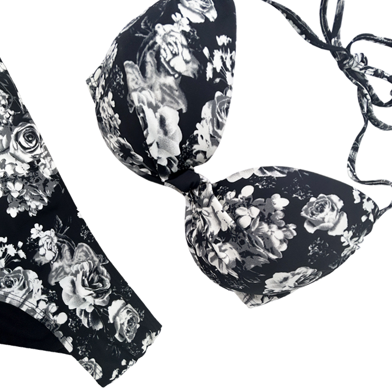 Strap Halter Floral Clóbhuailte Black agus Bán