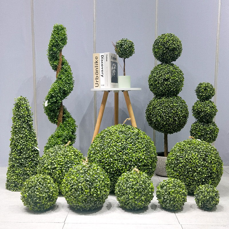 Liathróid topiary plandaí saorga liathróid fhéar a bhíneamhdhíobhálach don chomhshaol do sholáthraithe gairdín maisiúcháin garraíodóireachta maisiúcháin garraíodóireachta