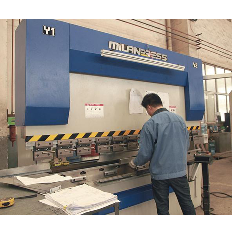 Cén fáth a mbreathnaítear ar lúbadh miotail leatháin ar cheann dena scileanna is simplí ach is dúshlánaí chun máistir a mháistirn