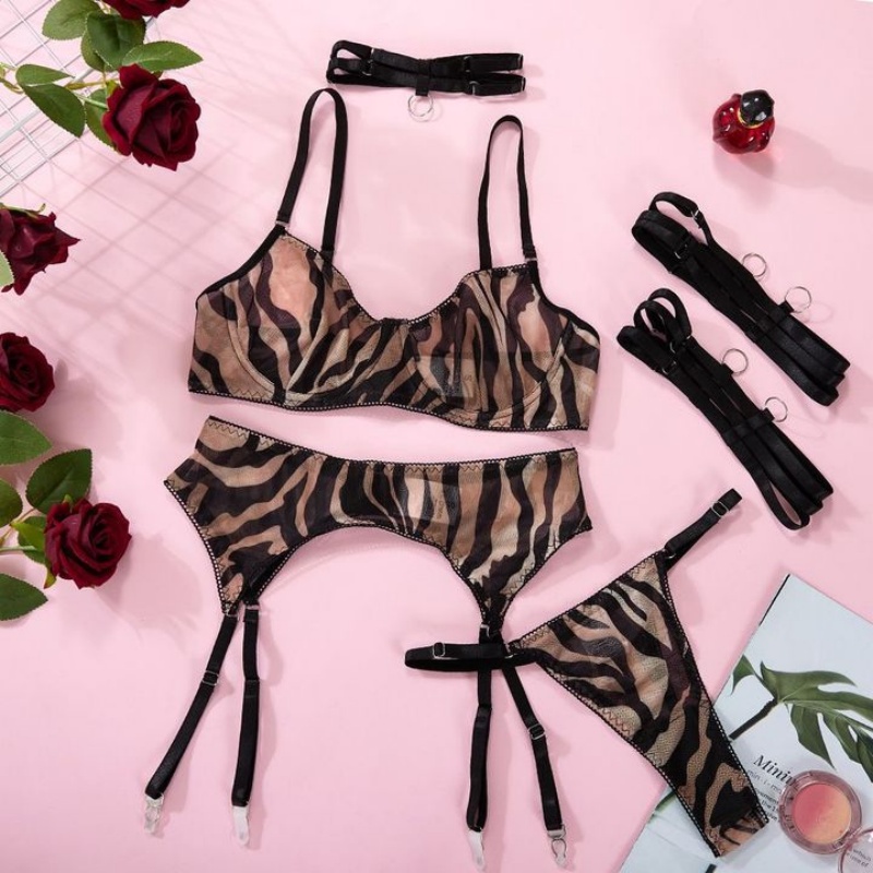 Stílnua mogalra fórsa. A Trí Sexy-Sraith píosa lingerie le patrúin séabra le haghaidh tadhaill thaitneamhach my98806 Praghas:$119.99