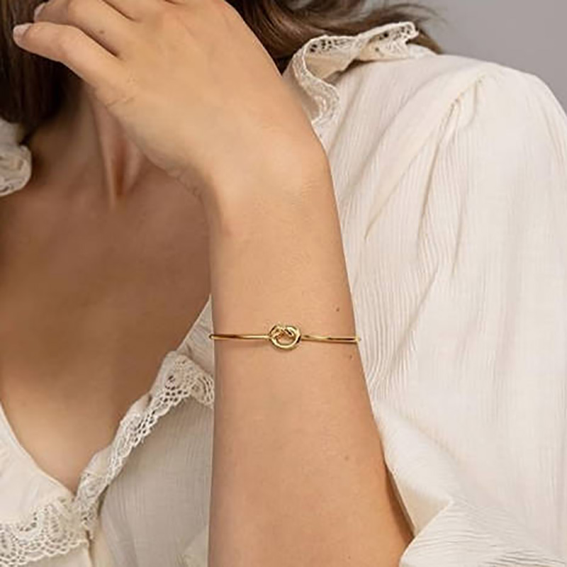 4k Óir plátáilte go deo grá Knot Infinity Bracelets Bangle do Mhná Bracelet Bangle Bangle Inchoigeartaithe do Mhná Óir Galánta-Bracelet cufa oscailte plátáilte le dearadh snaidhm - jewelry íostachnua -aimseartha le haghaidh caitheamh laethúil agus ócáidí speisialta