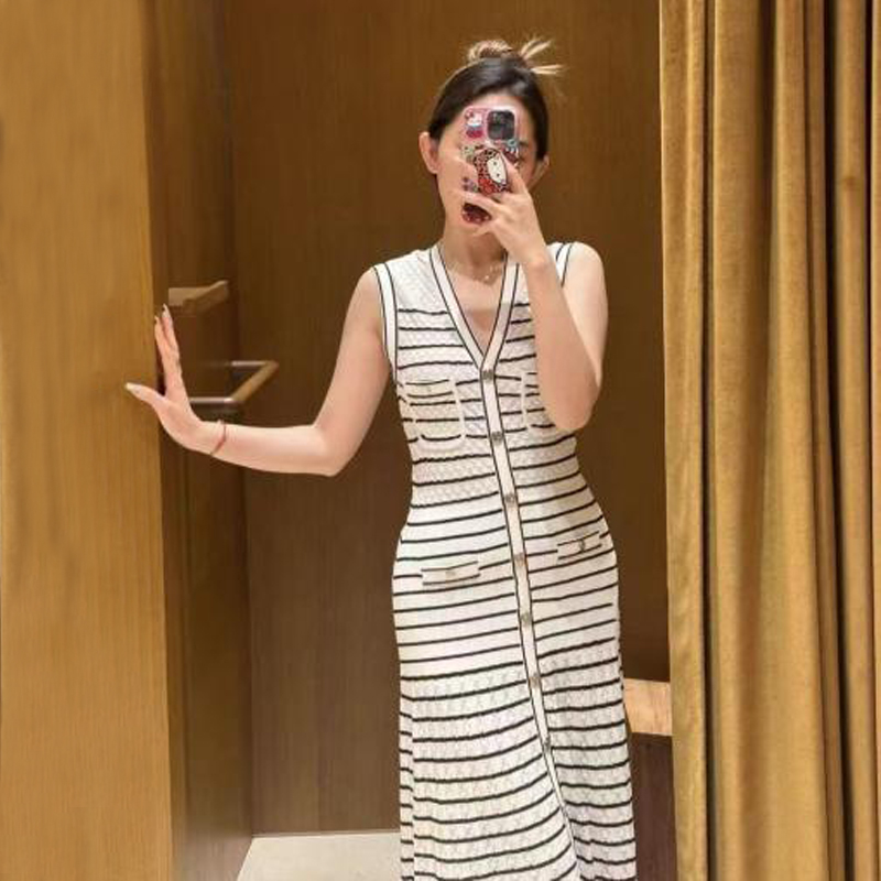 V-Muineál Sraith Gúna Stráice Cniotáilte Fada