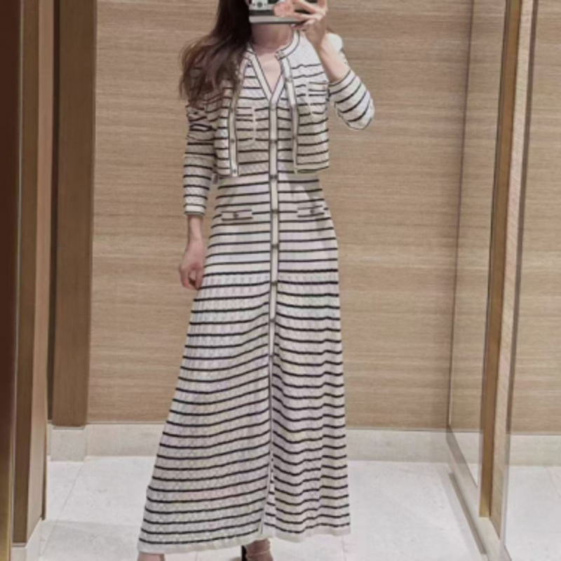 V-Muineál Sraith Gúna Stráice Cniotáilte Fada