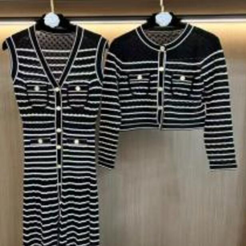 V-Muineál Sraith Gúna Stráice Cniotáilte Fada