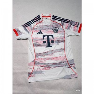 25/26 geansaithe Bayern Away i séasúrnuana