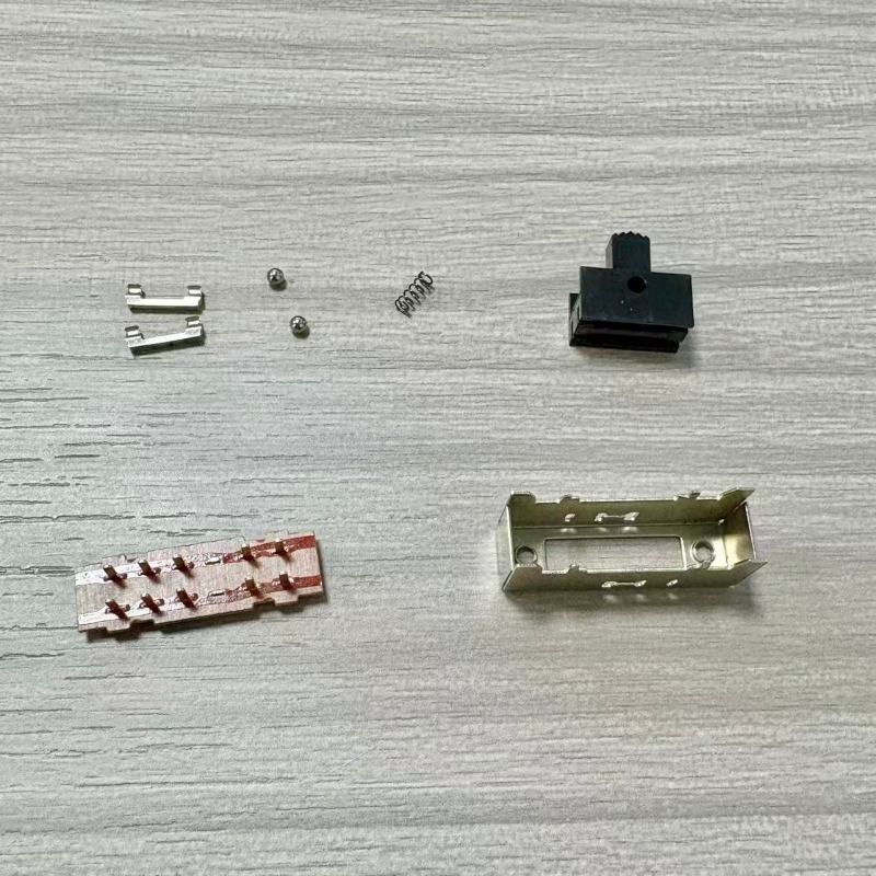 Ó Amhábhair go Táirge Críochnaithe: An \\“Scéal Breithe\\\